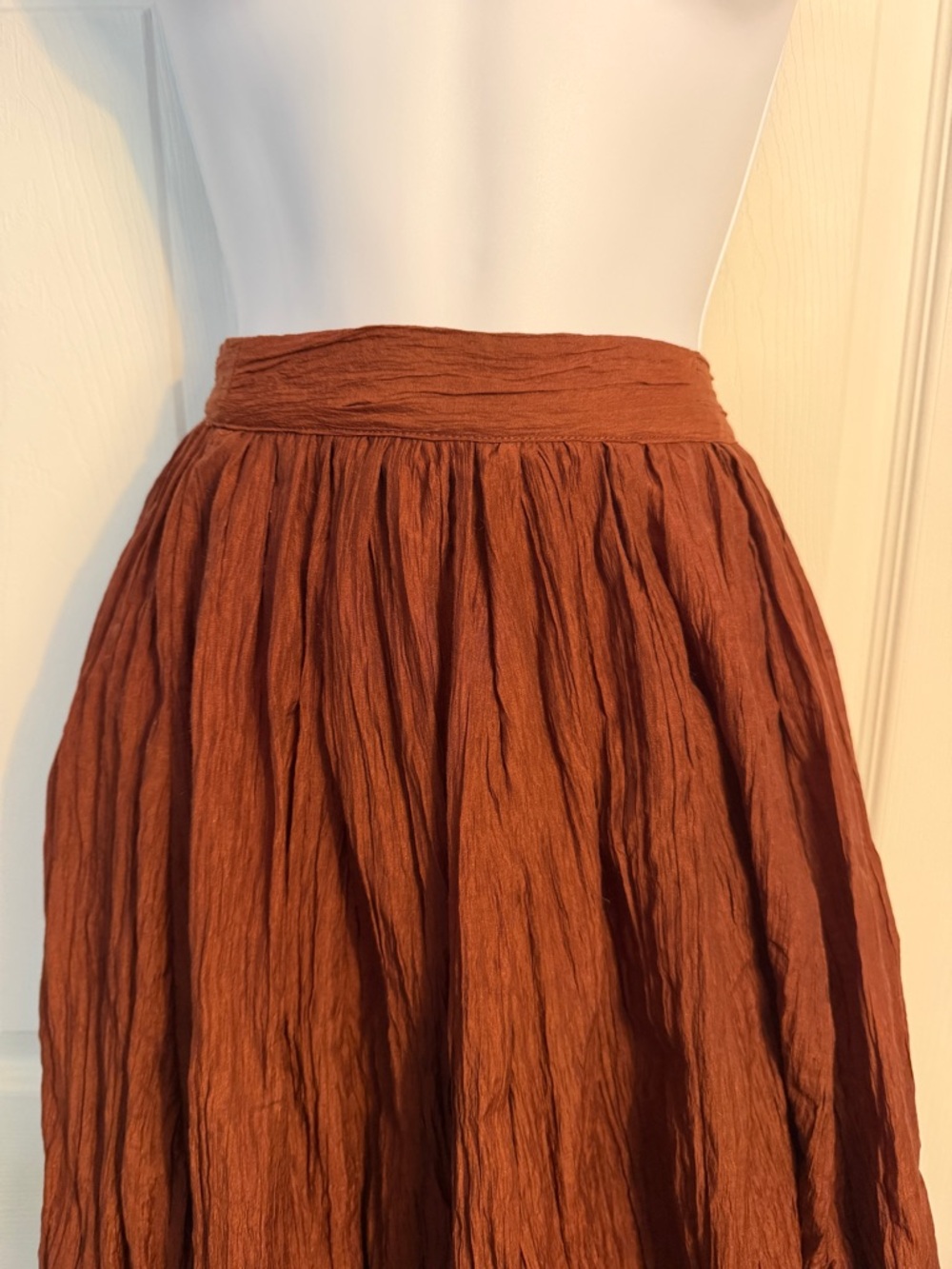 Salome Pleated Flare Midi Skirt ASTR the label size medium. Rust Brown - Picture 4 of 11